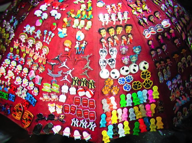 傘にとめて売るっていいアイディアだね。