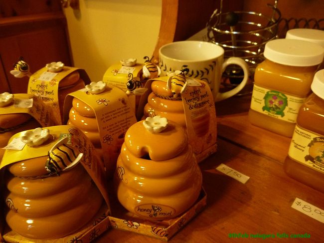 はちみつを入れる容器！ハチが飛んでる〜かわいい！