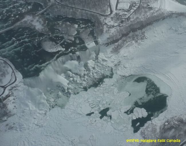 滝が、凍りついてる〜〜