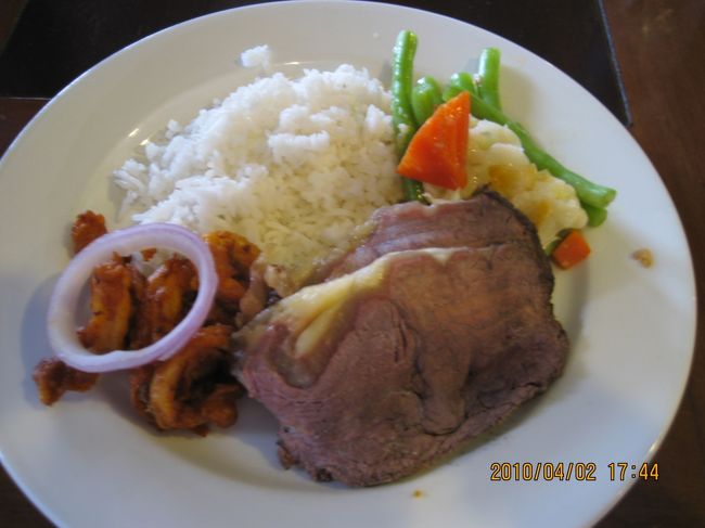 夕食ビュッフェの一部。<br />お味は普通。