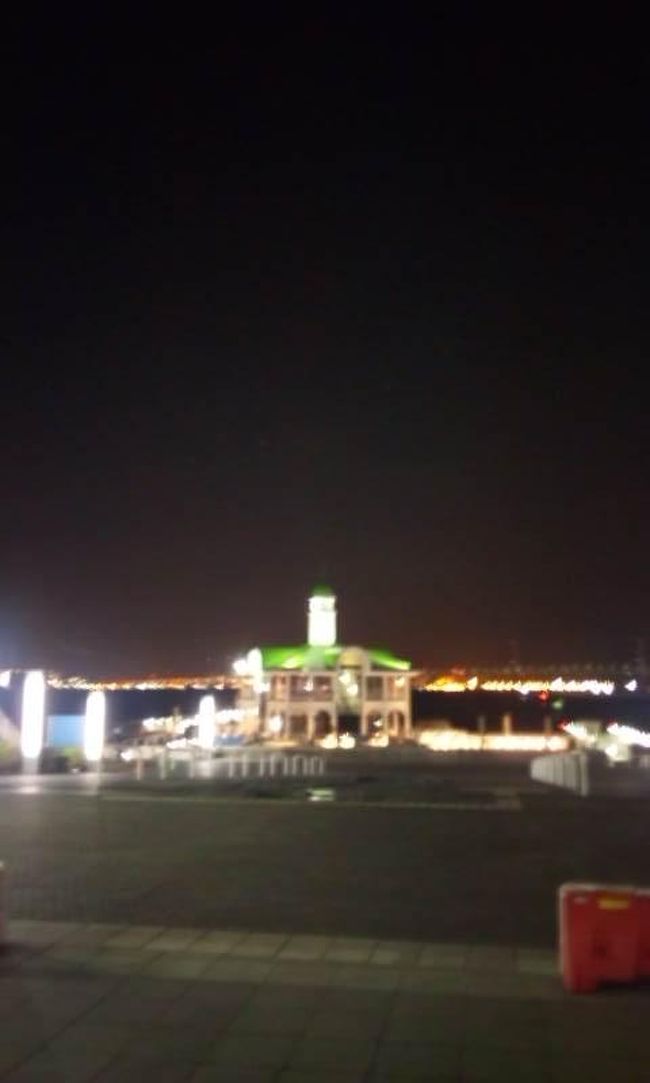 ちょっとホテルの裏側行くと、結婚式を挙げられるような場所が。