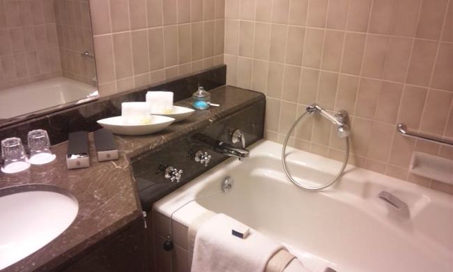 バスタブとアメニティ