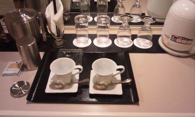 コーヒーセット<br />そしてミニバーも備え付きです。