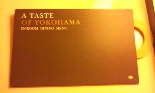 ルームサービスのメニュー初撮りです。<br /><br />これがまた中身がすごいんだ。