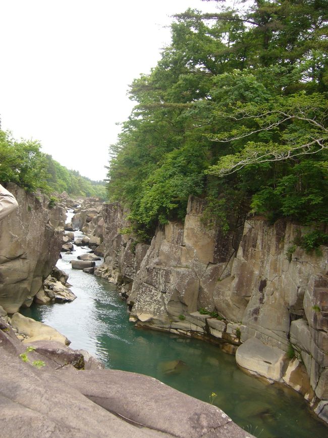 慌ただしく米沢城址を後にして、次は岩手の一関にある<br />厳美渓へ。<br /><br />もっと天気が良かったらなぁ(:_;)