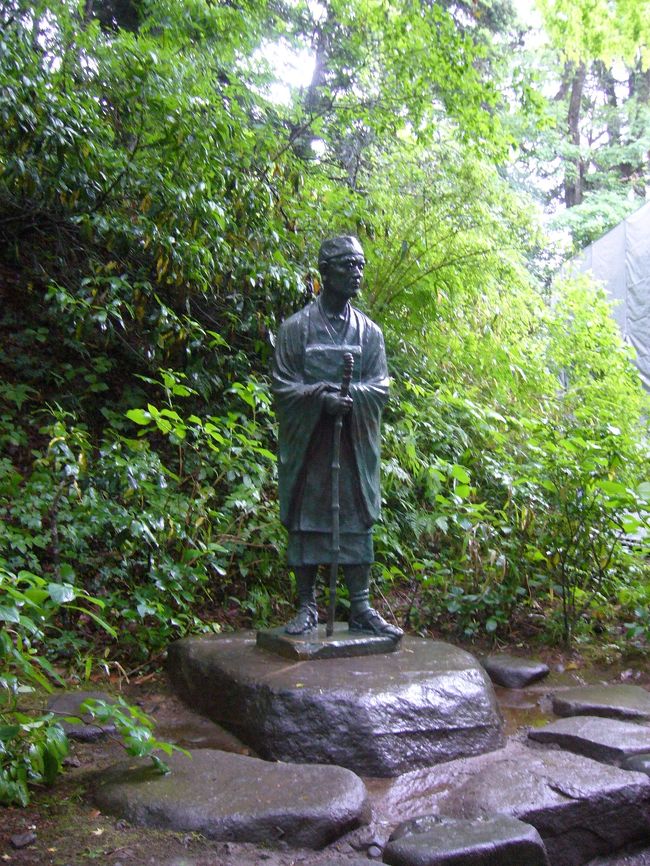 中尊寺と言えば金色堂が有名ですが、<br />結構広くて他にも色んな見所があります。<br />というわけで、散策開始〜<br />中尊寺にはあの松尾芭蕉も立ち寄ったんですね。