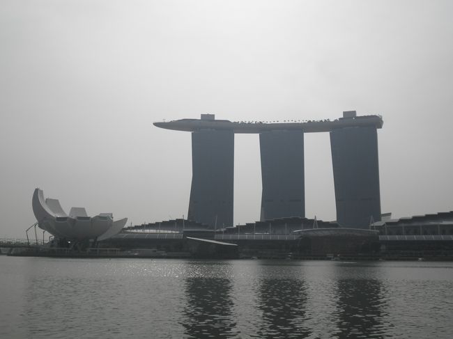 マーライオンまで到着。マリーナベイサンズがキレイに見えます。