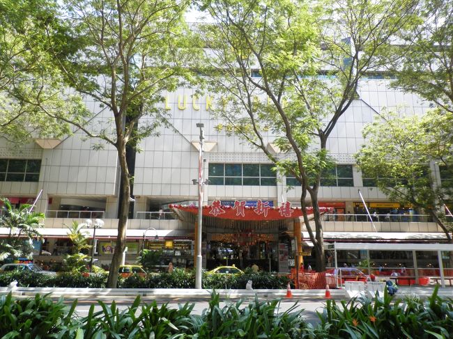 今日はオーチャードでお買い物。シンガポールは可愛い靴がたくさんあるので探しにきました。