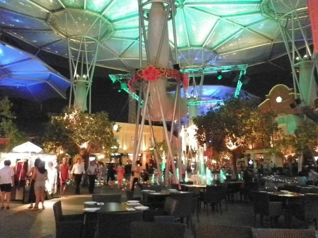 夜のクラークキーは開放的で楽しい。