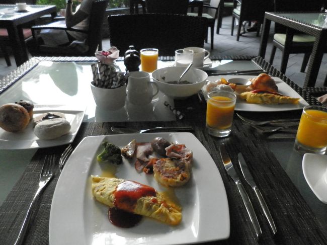 次の日の朝食はテラスで頂きました。外で食べる朝食もおいしい。