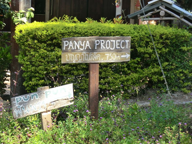 この看板を・・・右折