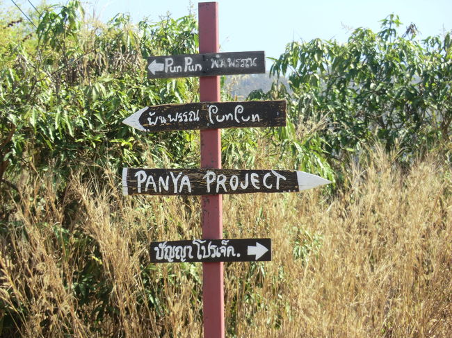 左折・・・砂漠のような砂の道路・・・何回もコケソウニなりながら・・・