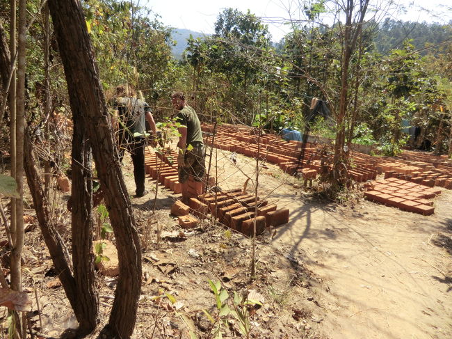 日干し土ブロックを作ります・・・