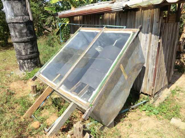 シャワー室・・・ソーラー湯沸かし器