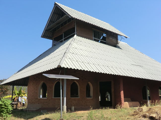 コンナ大きな建物も・・・生徒さんが・・建てました・・・