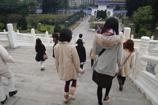 この階段は蒋介石さんが亡くなった89歳と同じ89段になっているそうです。