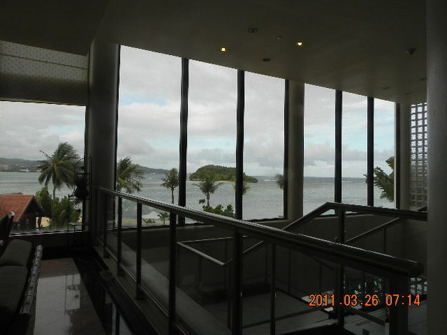 ホテルのロビーからアルバット島を望む