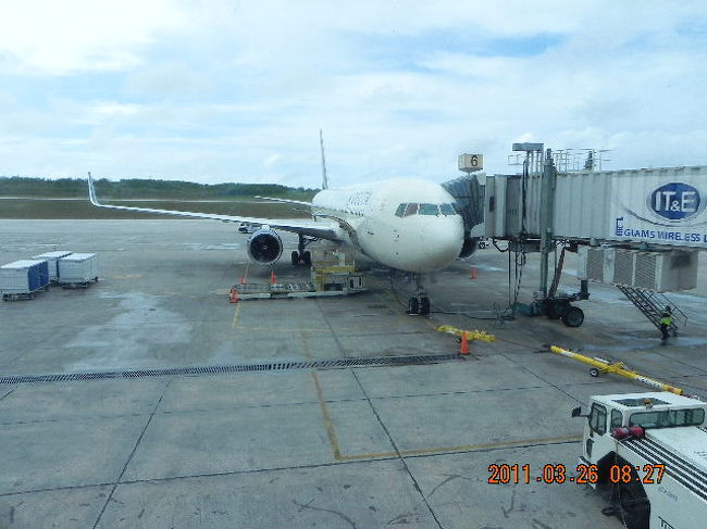 デルタ航空９７便<br />席は行きと同様２−３−２。<br /><br /><br />機内食はパン、バター、パスタ（トマトソース）、カリフラワーのサラダ、チョコチップクッキーでした。行きより質はおちますが、私は結構食べられました。