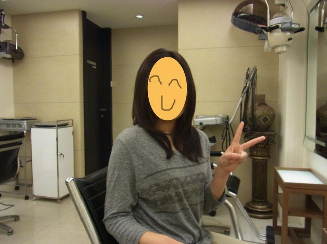 友人の仕上がりもすごい。<br />ドライヤーで乾かしただけなのに、毛先がコテで巻いたみたいになってました。<br />二人して、自分の髪を触って「すごい！」連呼。<br /><br /><br />この感動を伝えなきゃと思って、<br />急いで指差し台湾語を開いて「気持ちいい」を調べた。<br />会計のときに「ヘンスーフー。シェイシェイ」と言ってみたら、店員さんたちがすごく笑ってくれた！<br />多分私の発音がかなり変だったのもあると思うけど、突然フレンドリーになって「マタキテネ！バイバイ！」って言ってくれた。<br /><br />こういうことがあると、「中国語習いたいな」って思っちゃう(笑)