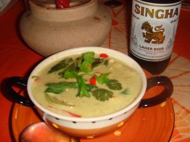 ホテル内のレストラン<br />グリーンカレーが激ウマ！！