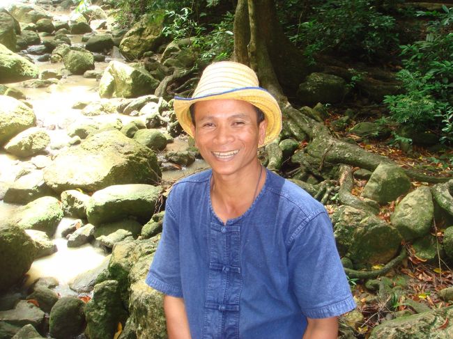 ゾウつかいのおじさん<br />