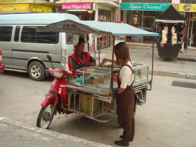 街中のフルーツ屋さん
