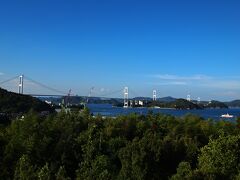 残りのしまなみ海道を渡り切り、
来島海峡ＳＡより、来島海峡大橋を振り返ります。
寄り道しなきゃもったいない、見どころいっぱいのしまなみ海道。
次に来たときは、他の島でも降りてみたいなと思いました。

さて、この日の宿である、道後温泉を目指します！