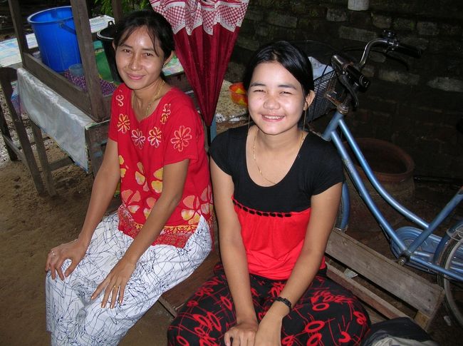 こちらも同じお店のお姉さん達。