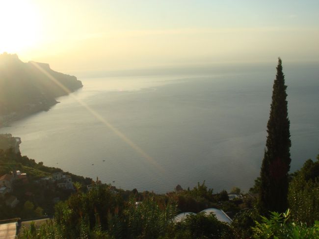 ラヴェッロのホテルからの朝日