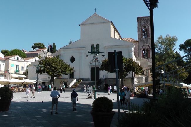 ラヴェッロ　メイン広場<br /><br />落ち着いていて大人の雰囲気<br />街中にあるお花もきちんと<br />お手入れされていてすごく良いです<br />徒歩で周れるこじんまりした街