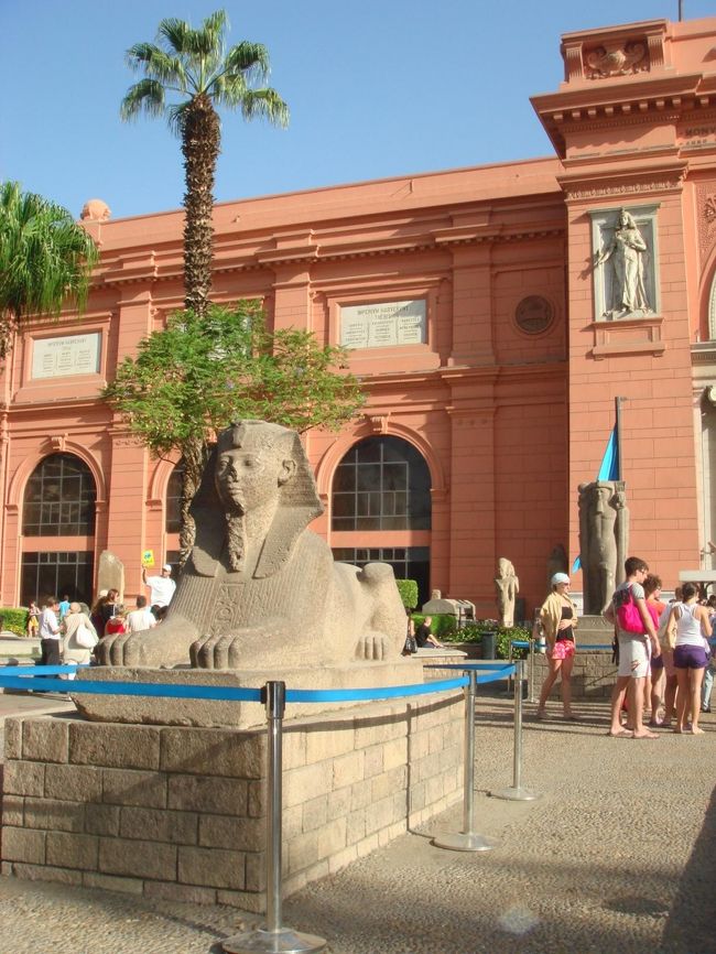 考古学博物館<br />入館の際、カメラ等は預けます