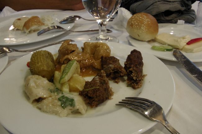 ナイル川ディナークルーズ<br /><br />バイキング<br />なくなっても補充してくれないので<br />早く取りに行ったほうが良いです