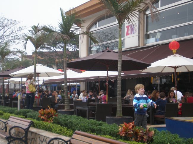 Ｄデッキのど真ん中にあるのは、地中海海鮮料理のZAKS。いちばんのオススメレストランです。