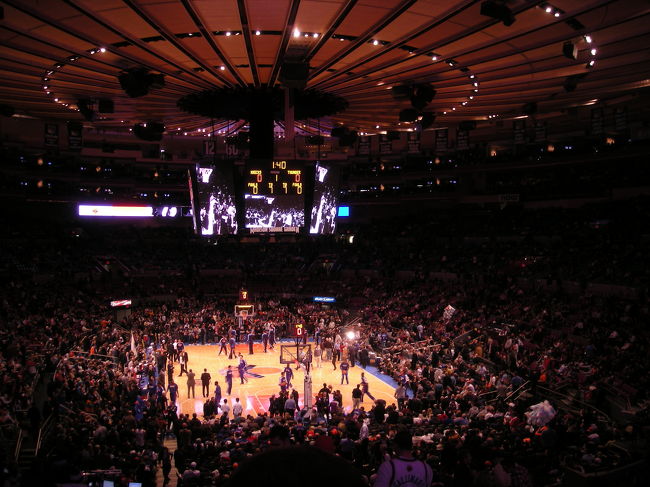 この日の夜はマディソンスクエアガーデンでバスケ観戦。<br />NY knicks VS oklahoma thunder