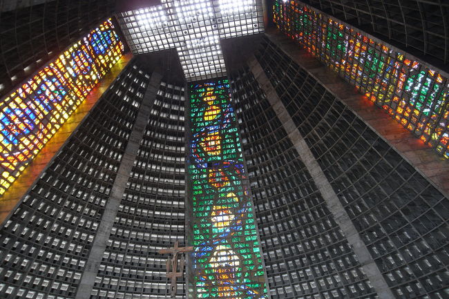 カテドラルの中（リオデジャネイロ）