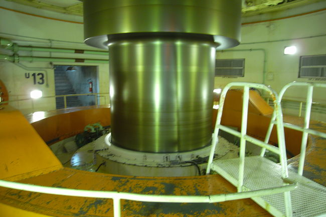 イタイプーダムの水力発電用タービン（フォス・ド・イグアス）