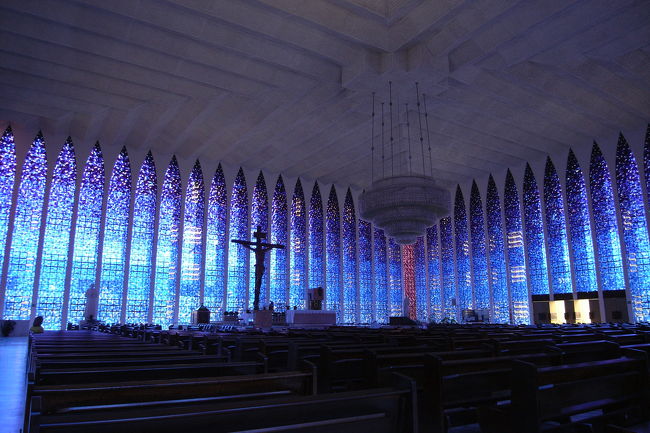 空路でサンルイスからブラジリアへ<br />ドンボスコ教会（ブラジリア）