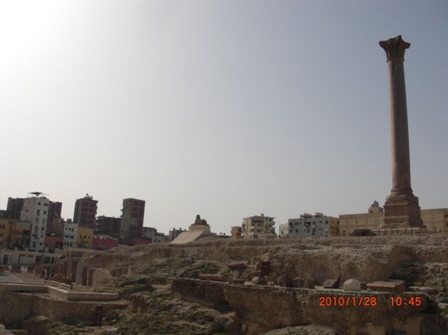 スフィンクスって、ピラミッドの所にいるアイツだけだと思ってた…。<br />沢山、居るんだね。<br /><br />ほんと、街中にど〜〜ん！ってありました。<br />遺跡が溶け込んでるんだね。<br /><br />観光客も少なくて、とても見やすかったです。 <br /><br /><br />