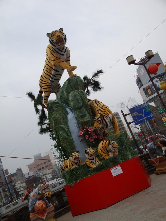 去年の干支のオブジェかな？<br /><br />虎のオブジェ