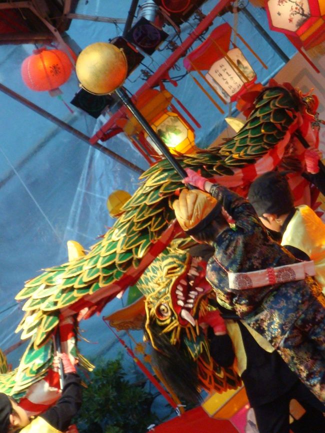 子供達も可愛いし、龍踊りも見れたけど、龍踊りは、雨を呼ぶ儀式らしく。。。。<br /><br />この後、凄い事に。。。。