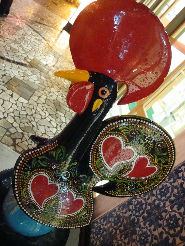 疲れてきたので、もう帰る事に・・・<br /><br />お店の前にあった置物！<br />なんだか、魅かれる物が。。。