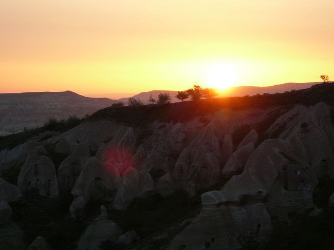 6日目<br />ウチヒサール カヤ ホテルからの朝日