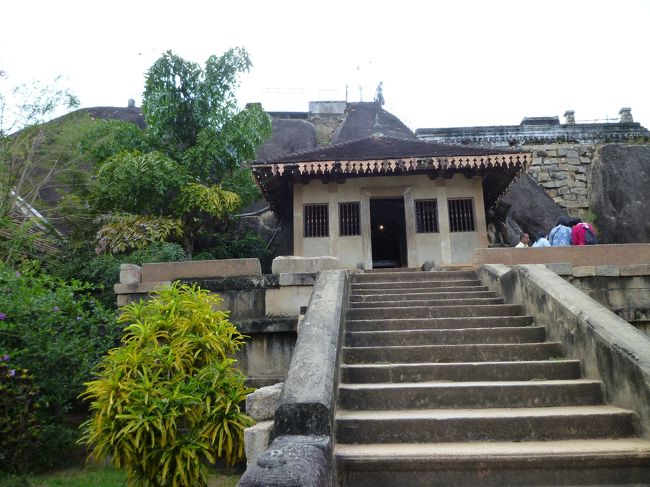 イスルムニヤ精舎　こじんまりと・・・