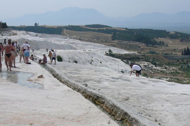 パムッカレ石灰棚<br />足湯ができます