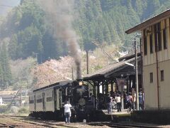 乗客も停車中に撮影ができます