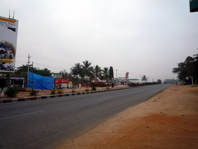 途中でトイレ休憩のために、道沿いのドライブイン？レストラン？へ立ち寄りました。