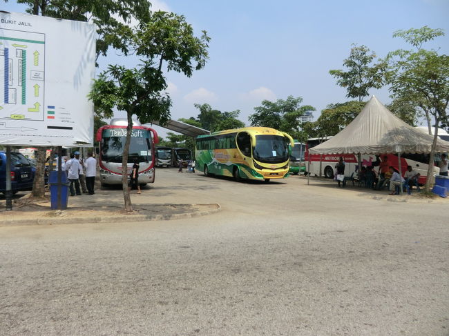 昨年まではKLからはプドラヤ、バスステーションまでバスが出ていました、プドラヤでGHに泊まり、中華街で食事や買い物、翌日はこの場所からキャメロンハイランドに向かうバスが出ていましたが・・・<br /><br />今年はこのブキジャリというバスステーションに変わっていました・・・此処からキャメロンハイランドのバスも出ます・・・でも宿泊施設がありません・・・仕方なく此処からバスに乗り・・・プドラヤまで行きます・・・