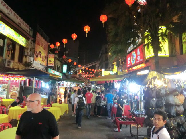 散歩・・・チェンマイのナイトバザール・サンデーマーケットを思い出します・・・