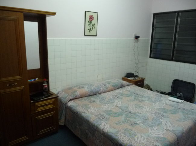 シャワー・トイレ付きで　60RM　ビールは半額にしてもらいます・・・