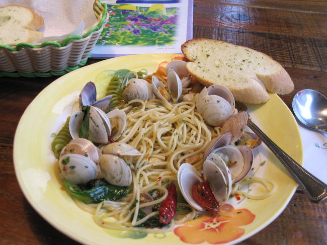 ヨンファが「吸い食い」した気持ちがわかる。<br />美味しい！！！！<br />麺はアルデンテで、アサリのうまみとガーリックが効いたボンゴレスパ。<br />トーストとピクルス付き。<br /><br />動画<br />http://www.youtube.com/watch?v=uOjAZDcxfsg